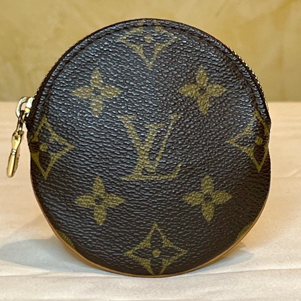 Louis Vuitton Monogram Round Coin Pouch
